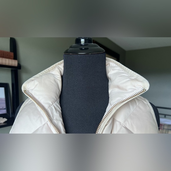 J. CREW CREAM PUFFER VEST SIZE XXS - Picture 2 of 10